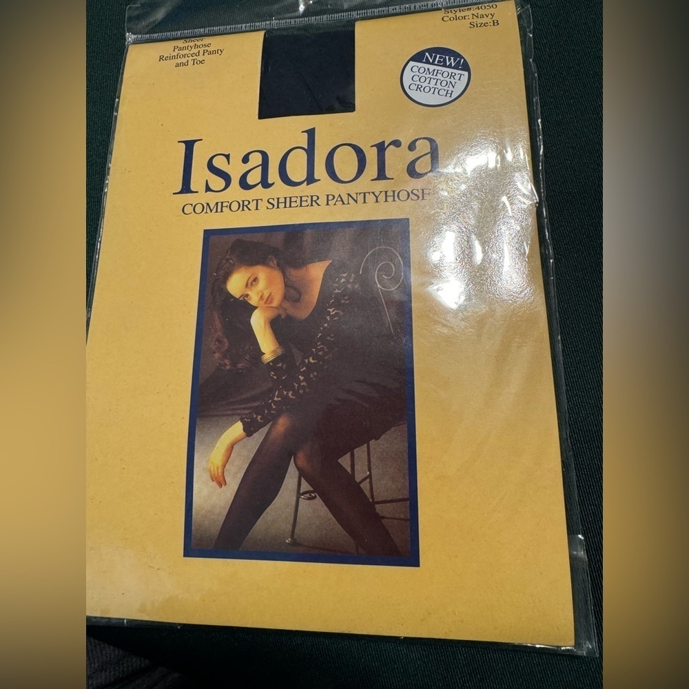 BN in Packaging Comfort Sheer Navy Pantyhose by Isadora Size B